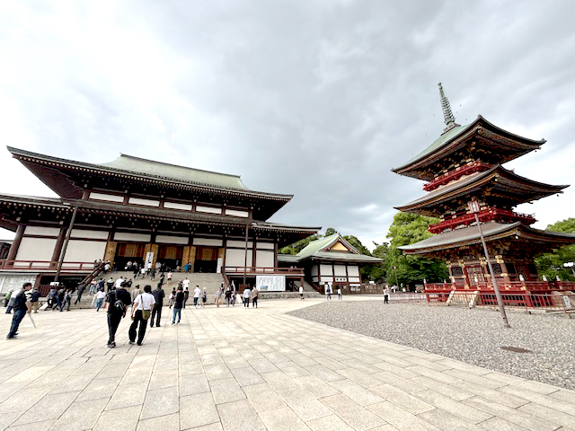 成田山　大本堂と三重塔
