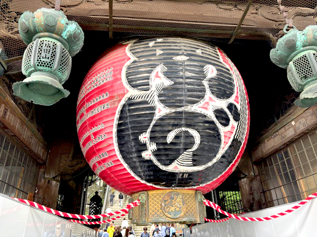 成田山　仁王門大提灯